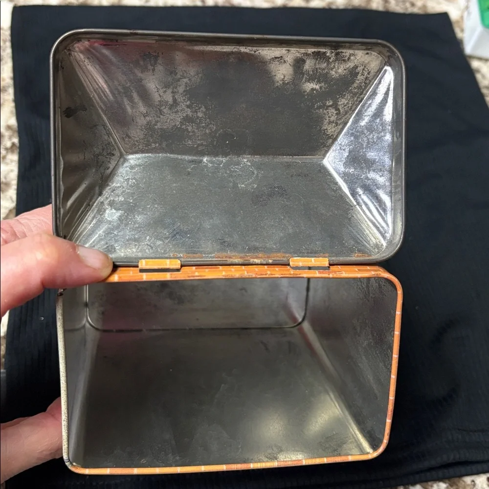 Vintage Hinged Tin Box - Picture 7 of 7